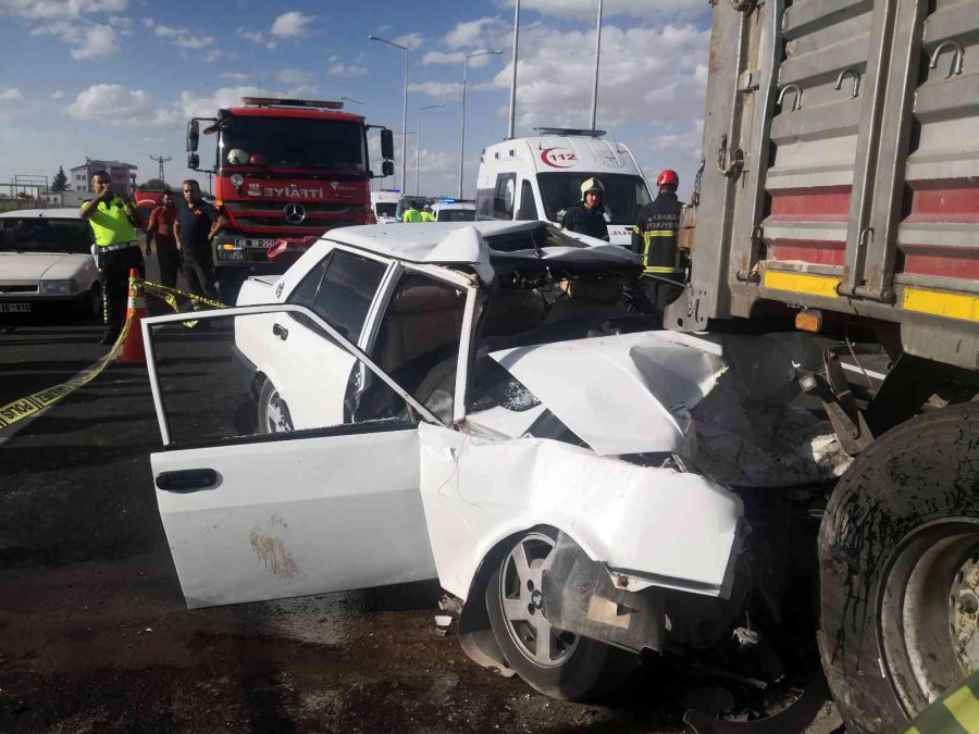 Otomobil Tıra Arkadan Çarptı: 2 Ölü