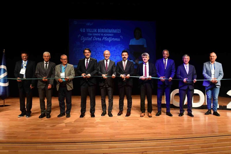 Anadolu Üniversitesi Dijital Ders Platformu Açıldı