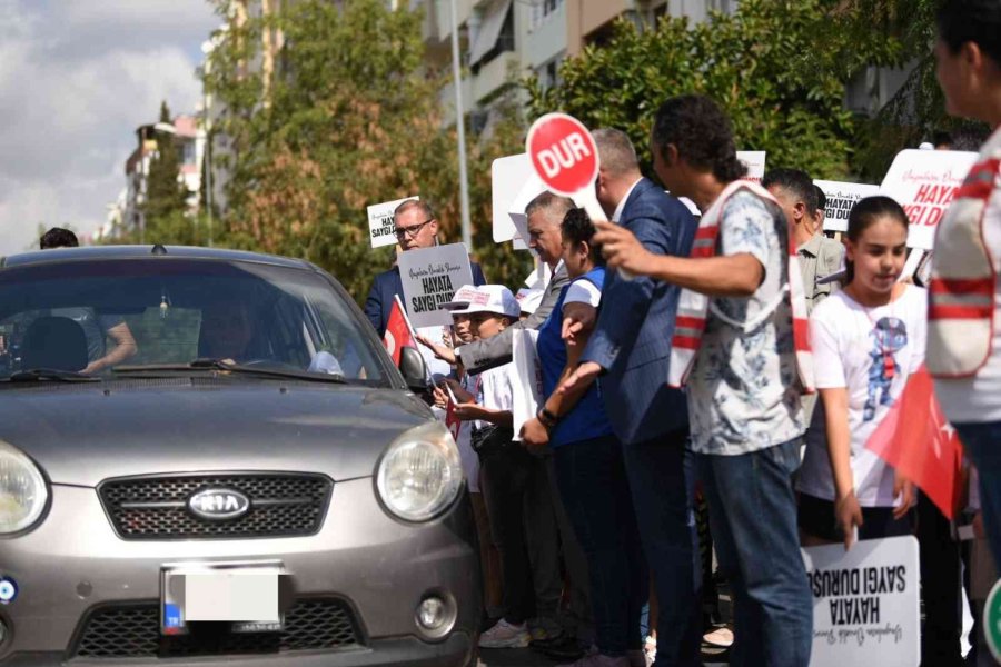 Antalya’da, ‘yayalara Öncelik Duruşu, Hayata Saygı Duruşu" Etkinliği Düzenlendi