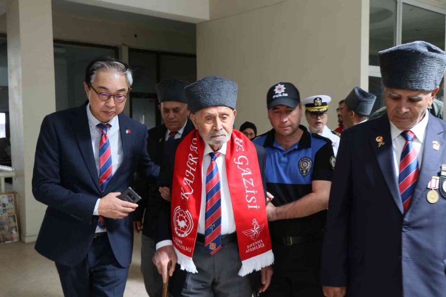 Güney Kore Büyükelçisinden Kore Gazisine Ziyaret