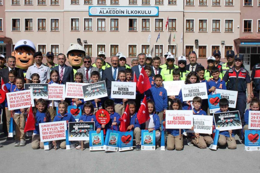 Konya’da Yaya Önceliği İçin Yaya Geçidi Çizgisi Kırmızıya Boyandı