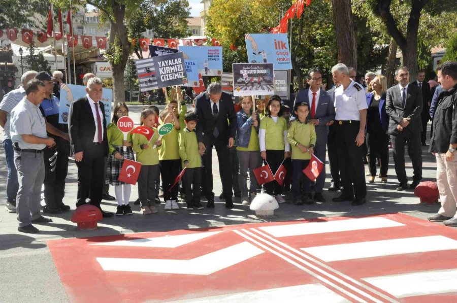 Karaman’da "yayalara Öncelik Duruşu, Hayata Saygı Duruşu" Etkinliği Düzenlendi
