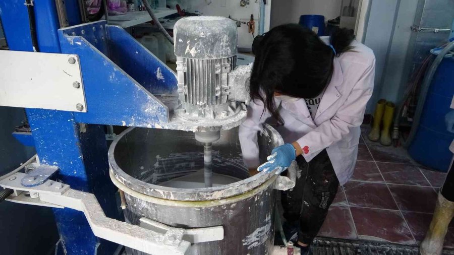 Kayseri’de Meslek Lisesinde Üretilen Boyalar Okulları Yeniliyor