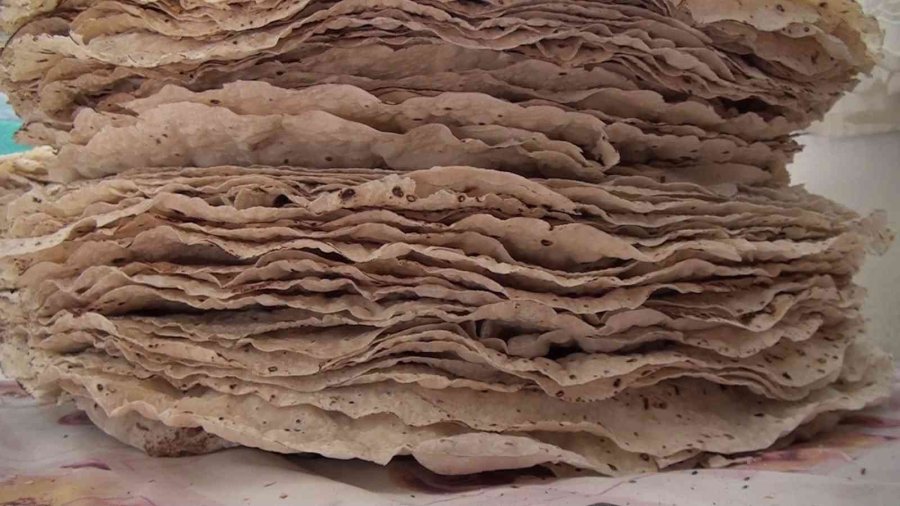 Konyalı Ev Hanımları Kışlık Yufka Ekmeği Yapımına Başladı