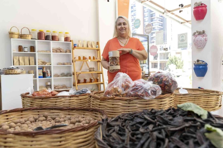 Belediyenin Kadın Stantlarında İş Yeri Sahibi Oldu