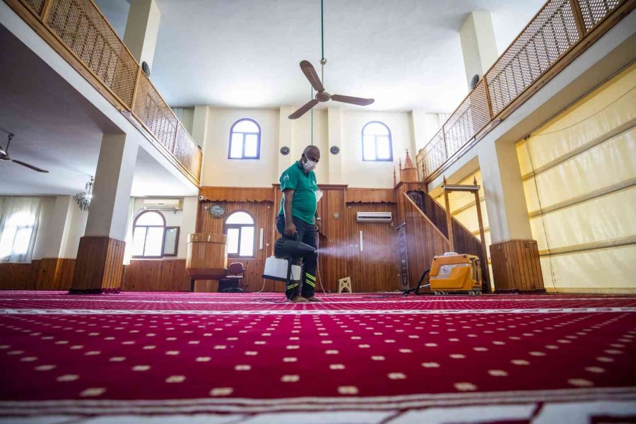 Mersin’de İbadethaneler Temizleniyor