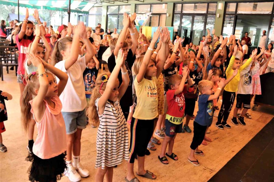 Ukrayna’dan Tahliye Edilen Yetim Çocuklar Türkçe Öğreniyor