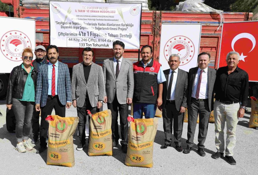 Tepebaşı Çiftçisine Yüzde 75 Hibeli 30 Ton Arpa Tohumu Dağıtıldı