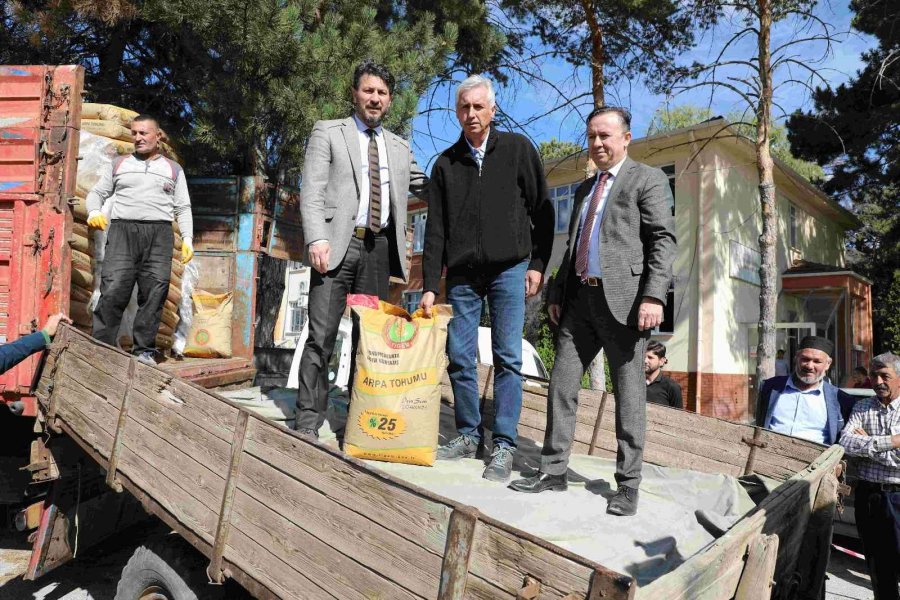 Tepebaşı Çiftçisine Yüzde 75 Hibeli 30 Ton Arpa Tohumu Dağıtıldı