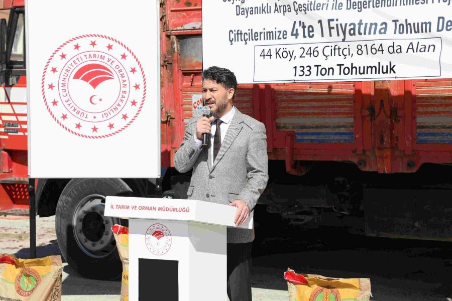 Tepebaşı Çiftçisine Yüzde 75 Hibeli 30 Ton Arpa Tohumu Dağıtıldı