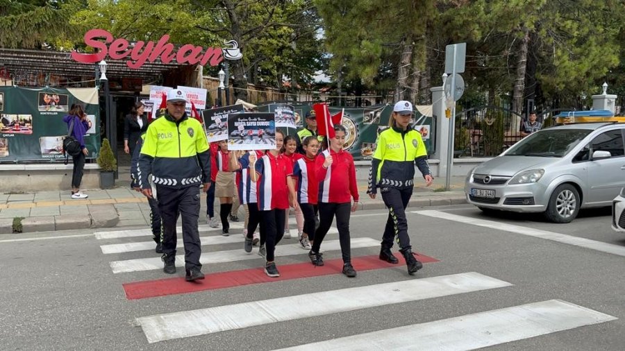 Trafikte Yaya Önceliğine Dikkat Çekmek Amacıyla Etkinlik Düzenlendi