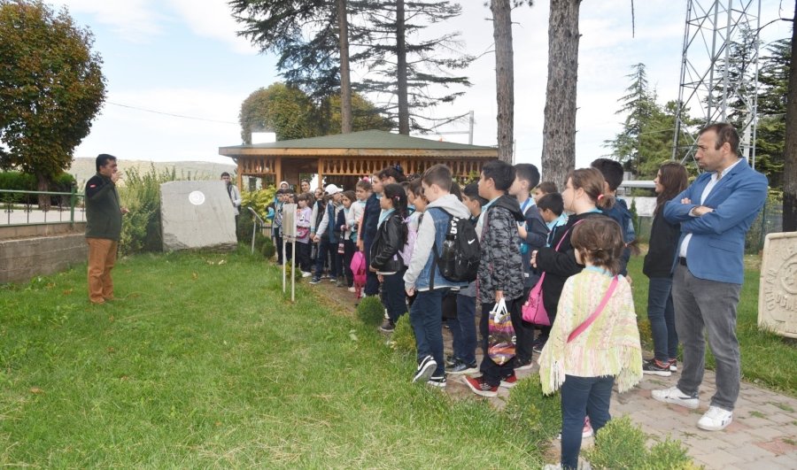 Minik Öğrenciler Kayaç Parkını Gezdi