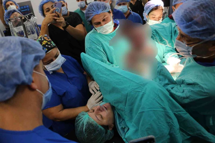 Türkiye’nin İkinci Rahim Nakli Hastası Havva Erdem’in Kızı Oldu