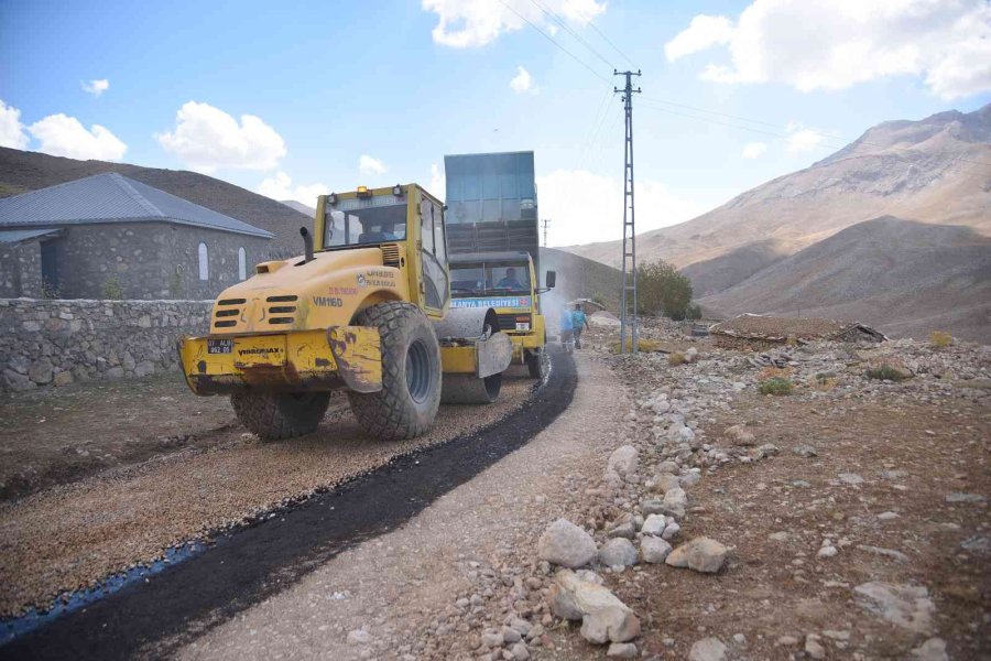 Alanya’nın Batısında 22 Kilometrelik Asfalt, 17 Yeni Çardak Hizmeti Tamamlandı