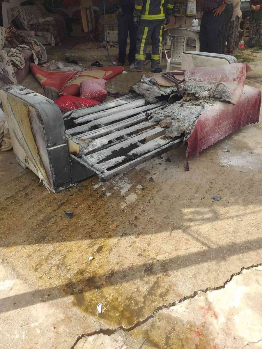 Korkuteli’nde Evde Çıkan Yangın Ucuz Atlatıldı