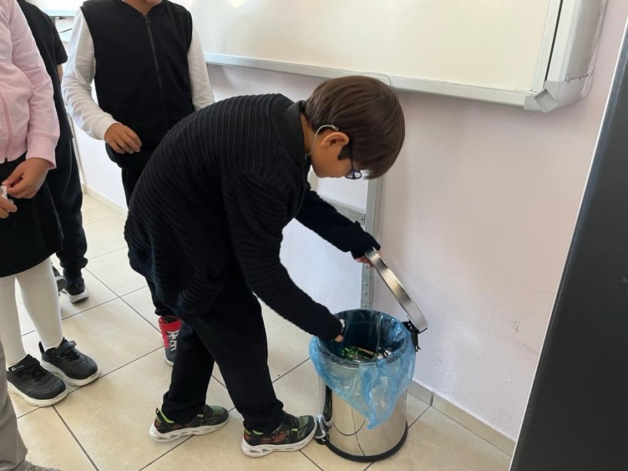 Bu Okulda Öğrenciler Temizlik Eğitimi De Alıyor