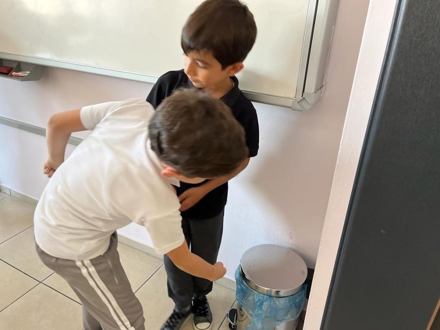 Bu Okulda Öğrenciler Temizlik Eğitimi De Alıyor