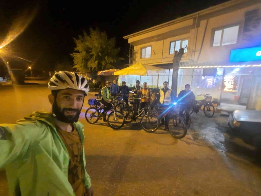 Doğa Tutkunlarından 30 Kilometrelik Bisikletli Gece Turu