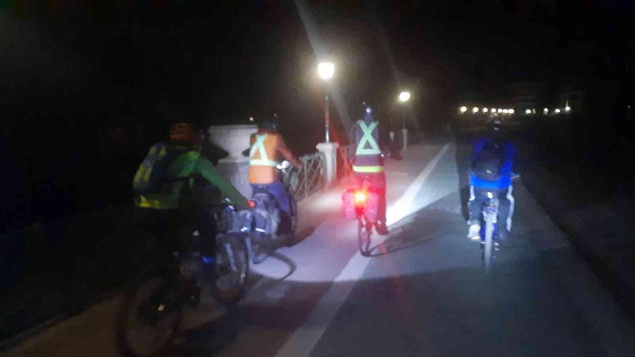 Doğa Tutkunlarından 30 Kilometrelik Bisikletli Gece Turu