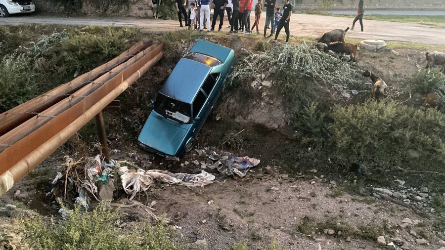 Çocukların Otomobil Gezintisi Kanalda Bitti