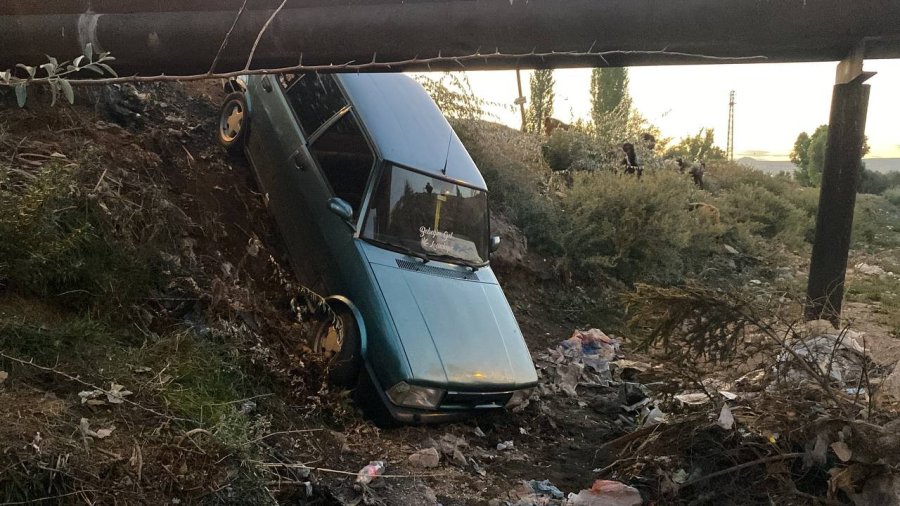 Çocukların Otomobil Gezintisi Kanalda Bitti