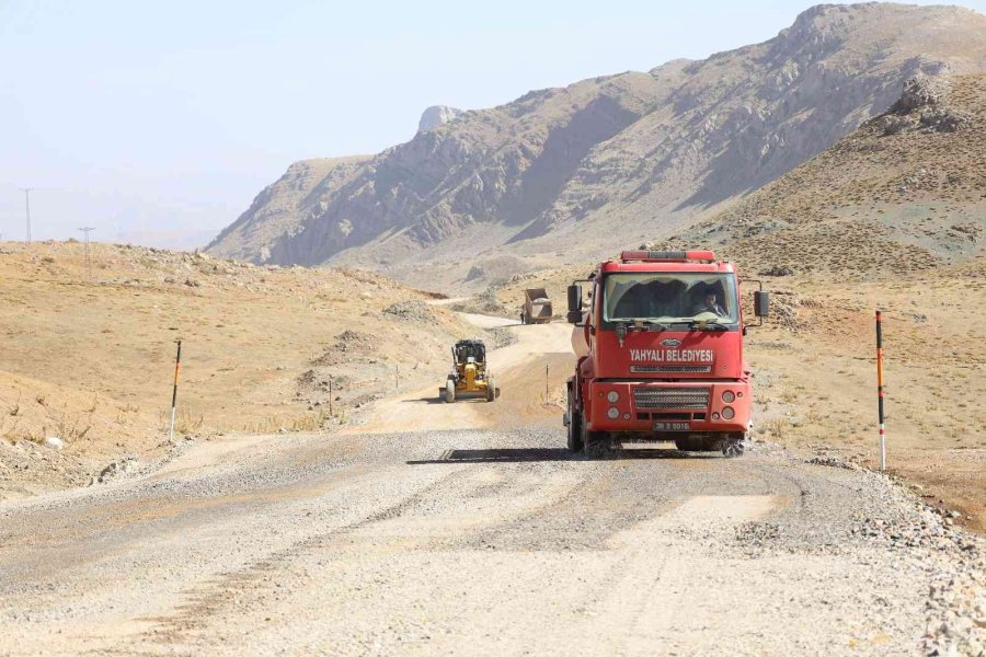 Yahyalı Aladağlar’da Yol Yapım Çalışması Devam Ediyor