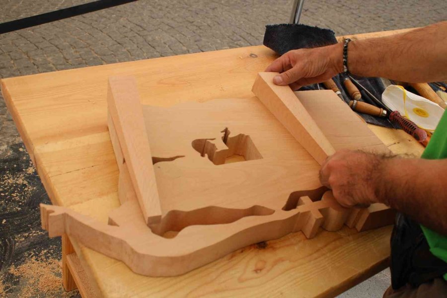 Dede Atölyesi Ona Uluslararası Sanat Eserlerinin Kapılarını Açtı