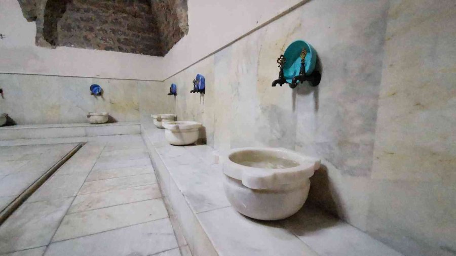 Aksaray’ın Tarihi Hamamının Bacası Tütüyor