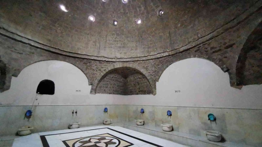 Aksaray’ın Tarihi Hamamının Bacası Tütüyor