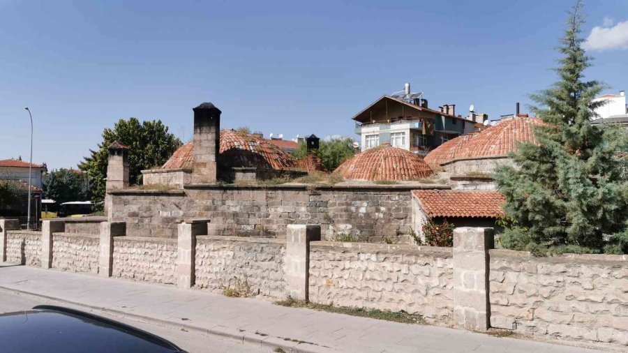 Aksaray’ın Tarihi Hamamının Bacası Tütüyor