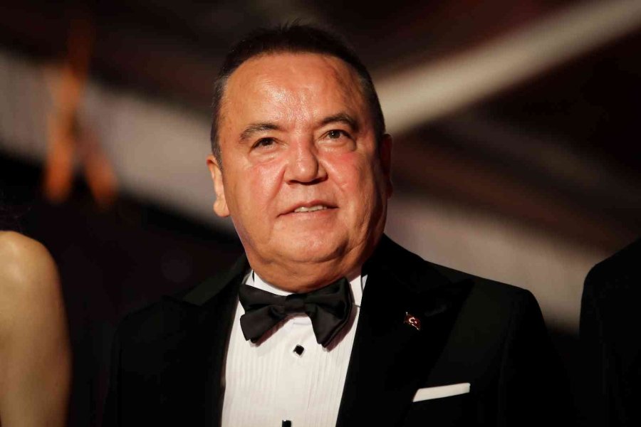 Altın Portakal Kırmızı Halıda Şıklık Yarışı