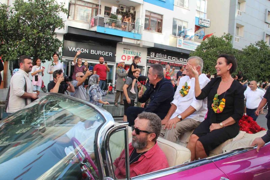 Altın Portakal’da Sanatçılara Sevgi Seli