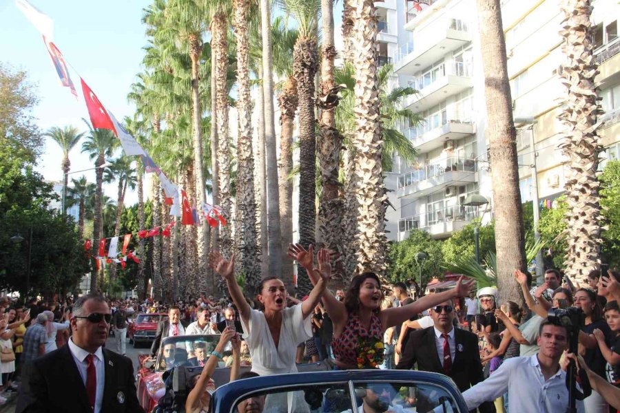 Altın Portakal’da Sanatçılara Sevgi Seli