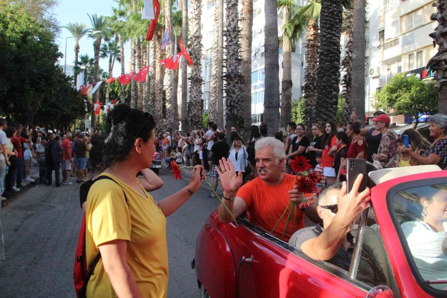Altın Portakal’da Sanatçılara Sevgi Seli