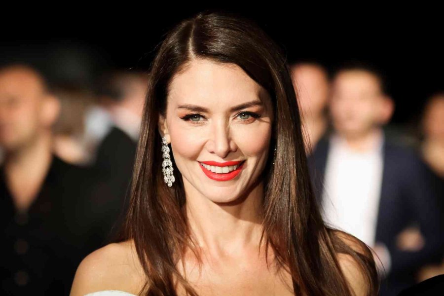 Altın Portakal Kırmızı Halıda Şıklık Yarışı