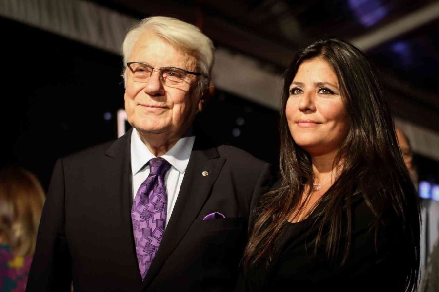 Altın Portakal Kırmızı Halıda Şıklık Yarışı