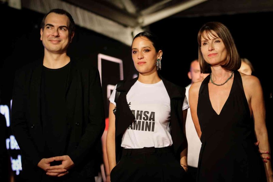 Altın Portakal Kırmızı Halıda Şıklık Yarışı