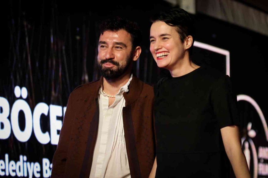 Altın Portakal Kırmızı Halıda Şıklık Yarışı