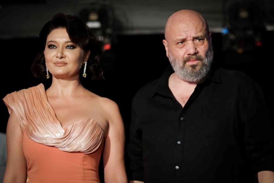 Altın Portakal Kırmızı Halıda Şıklık Yarışı