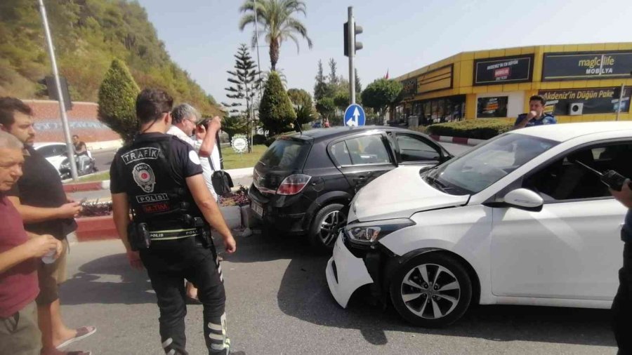 Kazaya Karışan Sürücü Trafik Polislerini Adeta Canından Bezdirdi
