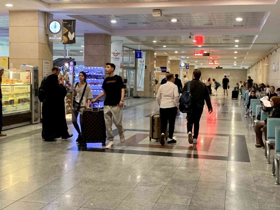 Eskişehir’e Öğrenci Göçü Başladı