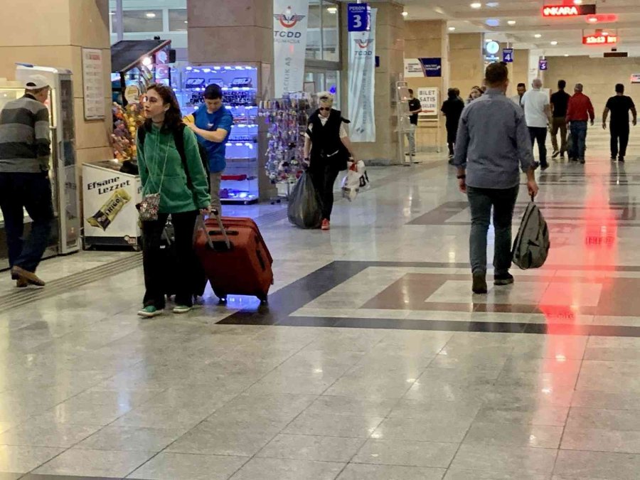 Eskişehir’e Öğrenci Göçü Başladı