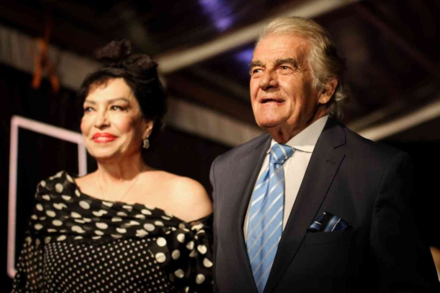 Altın Portakal Kırmızı Halıda Şıklık Yarışı