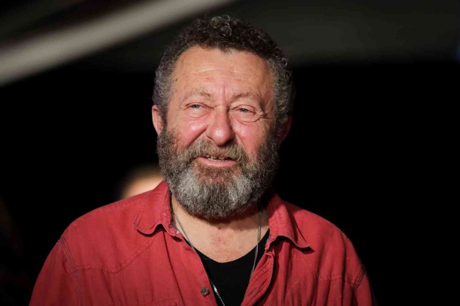 Altın Portakal Kırmızı Halıda Şıklık Yarışı