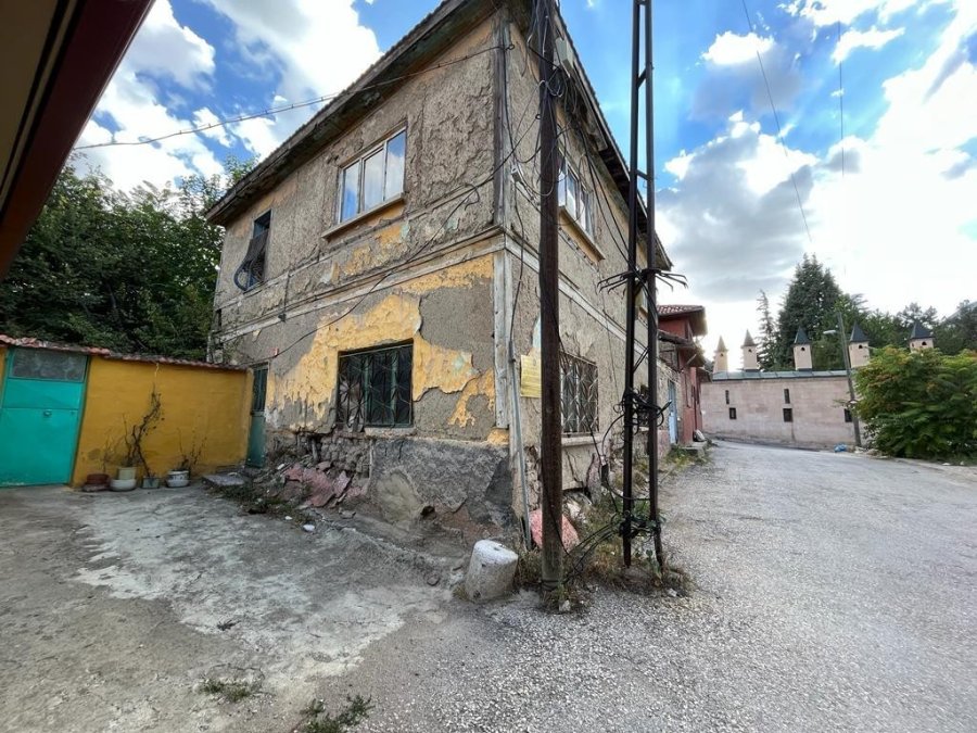 Kaldırım Taşlarından Farkı Kalmayan Tarihi ’sadaka Taşı’ Odunpazarı’na Yakışmadı