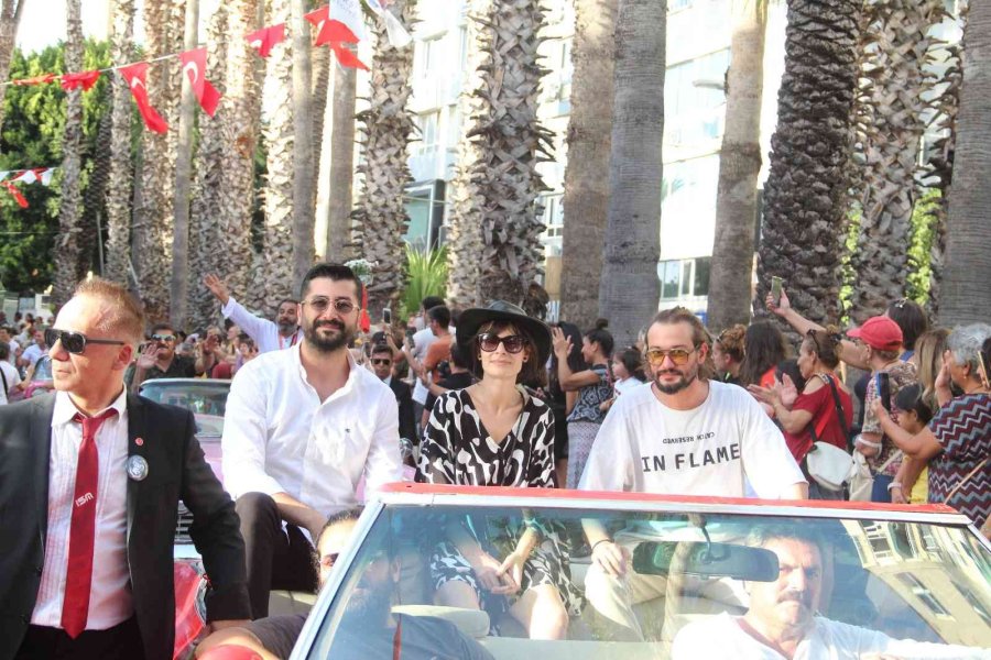 Altın Portakal’da Sanatçılara Sevgi Seli