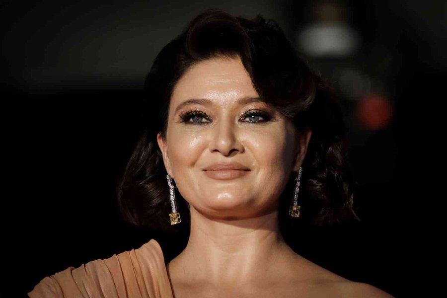 Altın Portakal Kırmızı Halıda Şıklık Yarışı