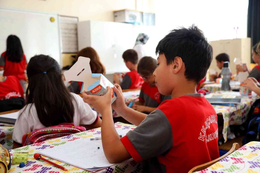Aksaray Belediyesi 40 Bin Öğrenciye Kumbara Hediye Etti