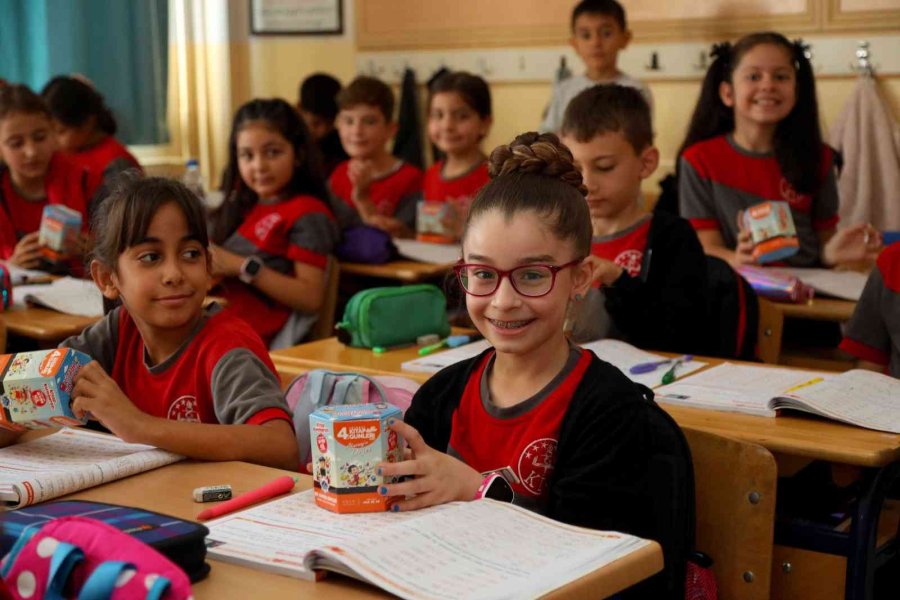 Aksaray Belediyesi 40 Bin Öğrenciye Kumbara Hediye Etti