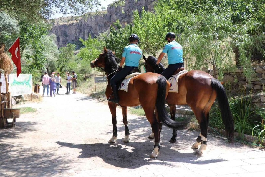 14 Kilometrelik Ihlara Vadisi’nde Güvenliği Atlı Jandarma Timleri Sağlıyor